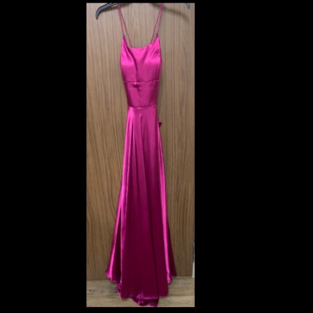 Absolutely stunning Betsy & Adam formal dress!!